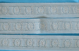 Last Yards HEIRLOOM SEWING SMOCK SWISS Medallion Lace Champagne